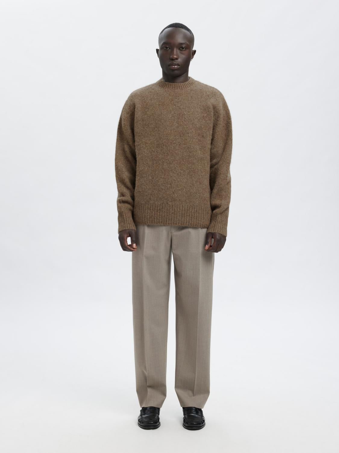 model_shot-front_full